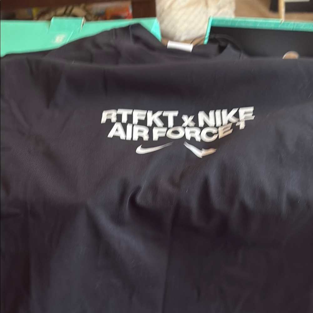 Nike Silver and Blue Athletic Shoes Modern Design - Picture 4 of 6